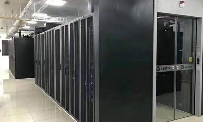 相比VPS，云服務器具有較高的性價比